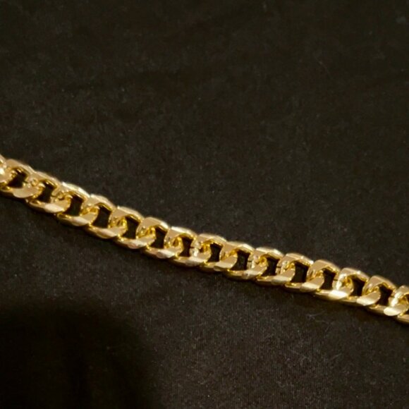 Elegant Gold Chain Bracelet - Picture 4 of 7